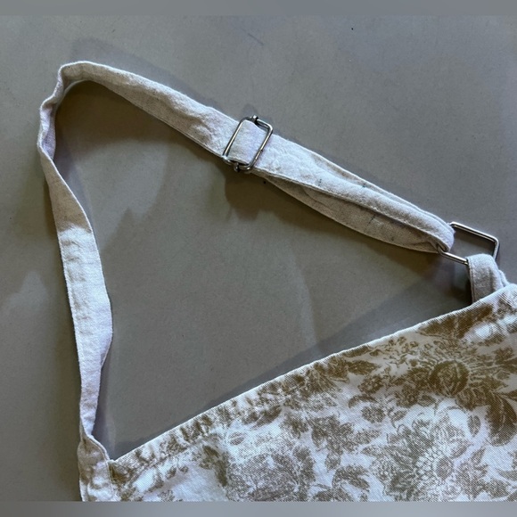 My Texas House Polyester/Cotton Floral Ruffle Chef Home Cook Apron in Green - Picture 4 of 15